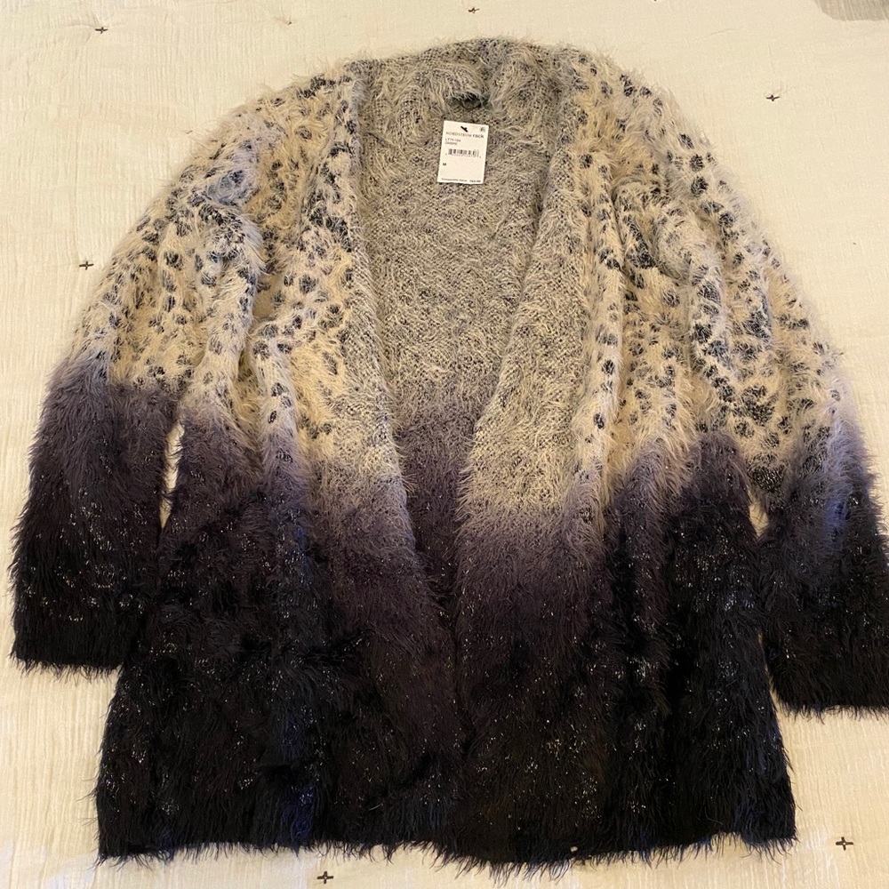 Snow leopard Love Token cardigan